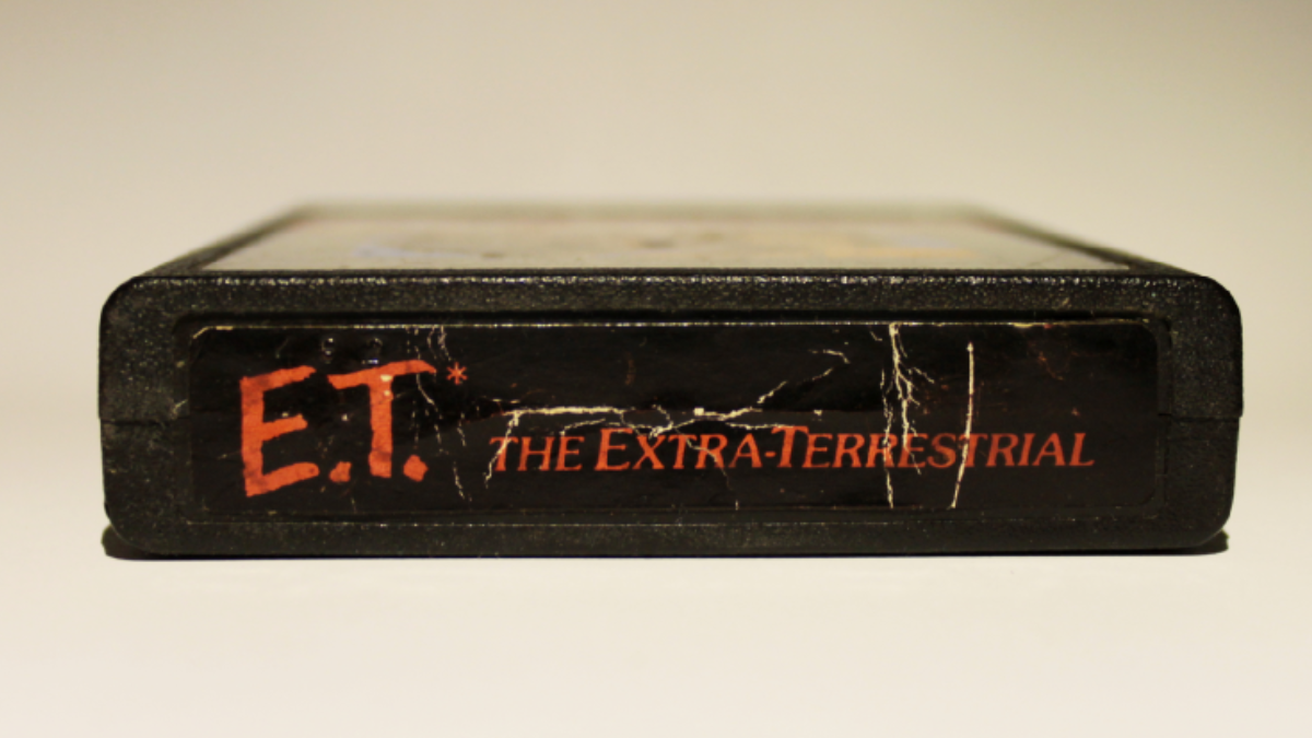 Jogos feitos às pressas prejudicaram a confiança do público, e E.T. the Extra-Terrestrial se tornou o maior símbolo dessa queda de qualidade (Foto: Miguelon756-5303 / Wikimedia Commons)