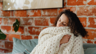 A combinação de natureza, baixas temperaturas e conforto transforma o inverno em parte da experiência para quem prefere contemplar o frio sem passar aperto (Foto: Pexels)