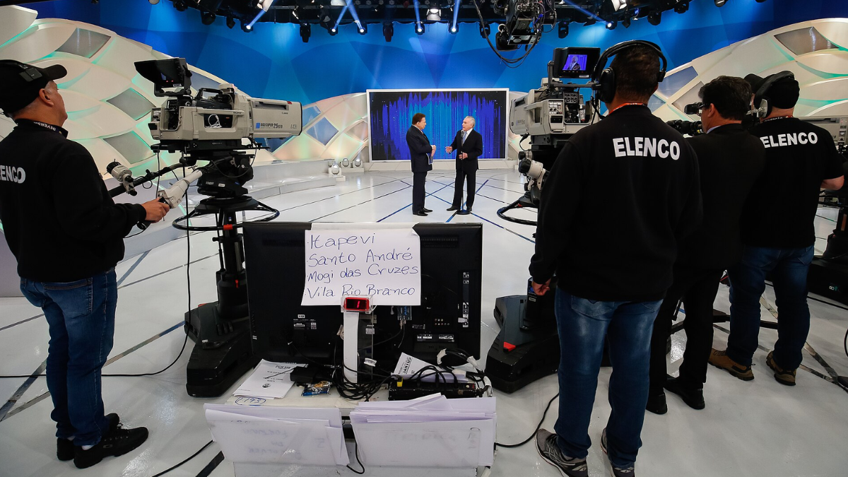 O Programa Silvio Santos virou uma vitrine poderosa; segundo o próprio SBT, a emissora já alcançou vice-liderança de audiência no primeiro dia de operação, ambiente que favoreceu a popularização do quadro nos anos 80 (Foto: Alan Santos/PR / Wikimedia Commons)