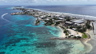 Estrutura de 1,81 quilômetro foi construída na ilha de Ebeye, no atol de Kwajalein, no Oceano Pacífico (Foto: Divulgação / Civil Plus)