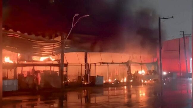 A área das câmaras frias também foi destruída e permanece isolada após o incêndio.