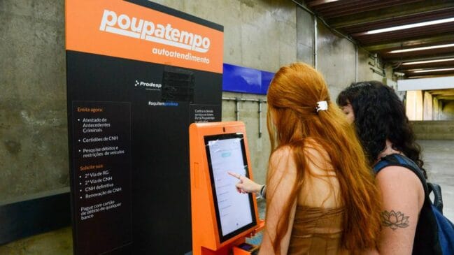 O aplicativo Poupatempo SP.GOV.BR também permite acessar os serviços digitais pelo celular.