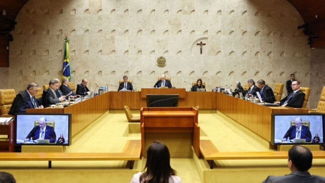 Ministros do STF durante sessão que analisa caso envolvendo Alexandre de Moraes e Banco Master
