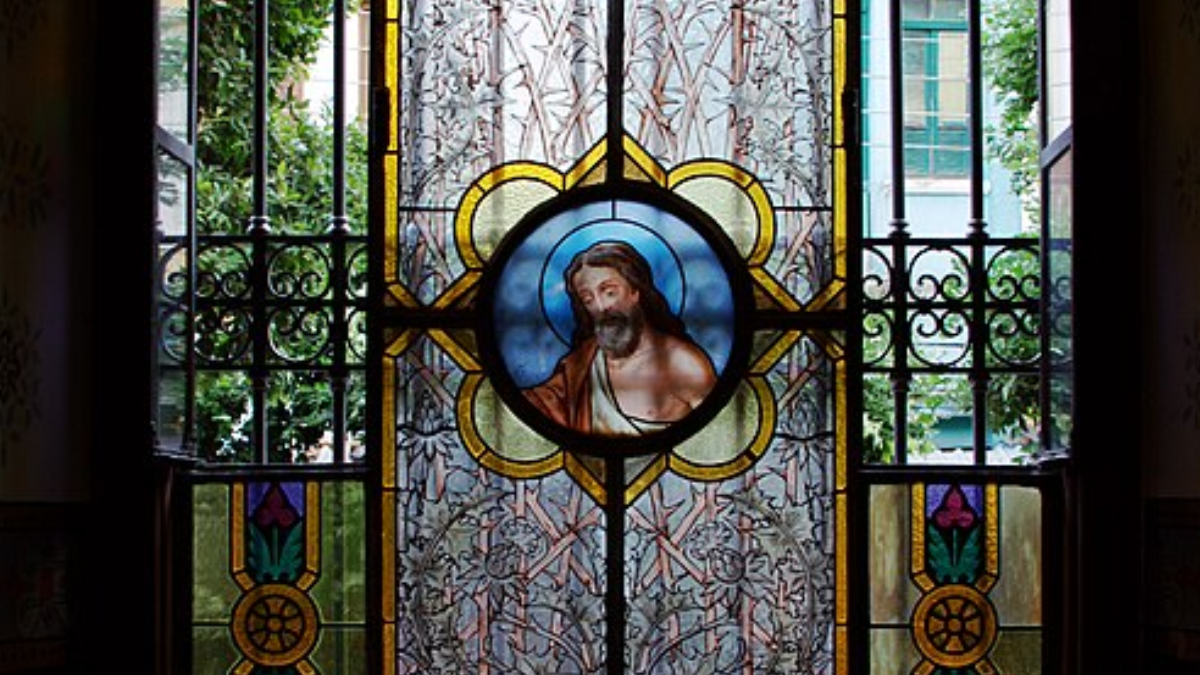 Vitral da Basílica Velha registra a coroação de Nossa Senhora Aparecida realizada em 1904 (Foto: José Luiz Bernardes Ribeiro / Wikimedia Commons)