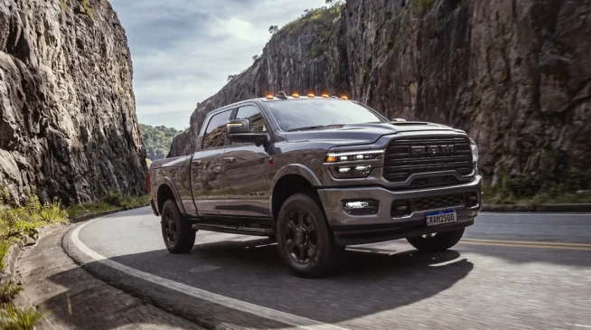 Ram 2500 Laramie Night Edition / Divulgação