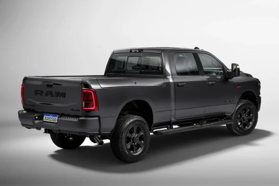 Ram 2500 Laramie Night Edition / Divulgação