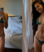 Ana Castela posa de biquíni verde, exibe abdômen definido e chama atenção com piercing no umbigo