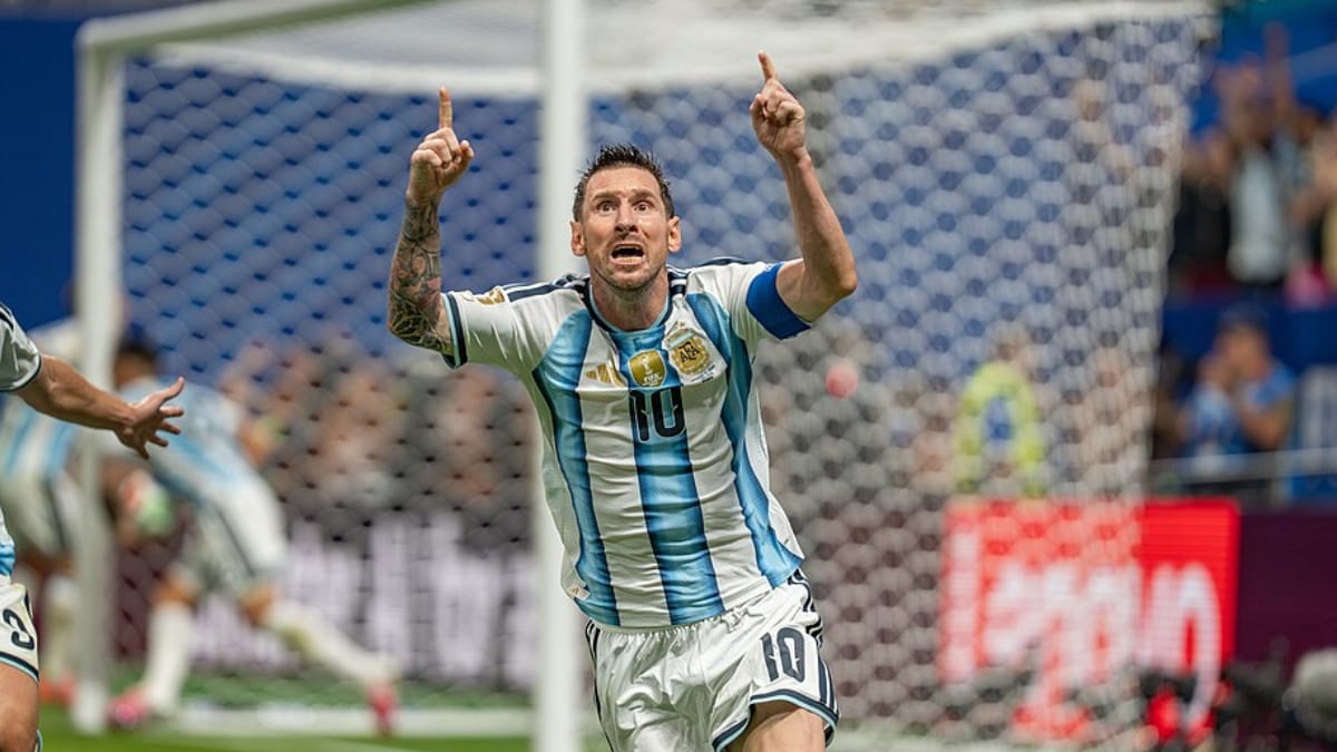 O camisa 10 Lionel Messi faz seu último jogo pela Argentina no Monumental de Núñez (Foto: Bryan Berlin/ Wikimedia Commons)