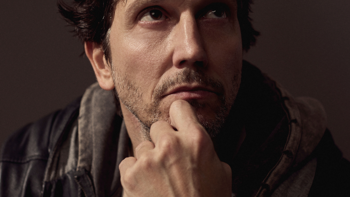 A montagem parte do texto do premiado autor australiano Kim Crotty e tem dramaturgia de Luiz Felipe Reis e Paula Picarelli