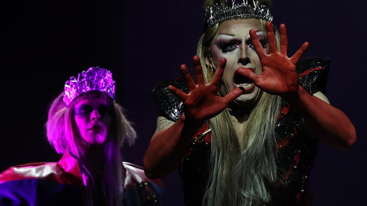 A montagem é o segundo trabalho do projeto Shakespeare in Drag, iniciado com Rei Lear