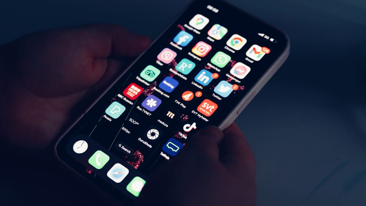 Configuração permite ocultar o conteúdo das notificações na tela bloqueada (Foto: Efrem Efre/ Pexels)
