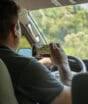 Seu celular Android antigo pode ter uma nova função no carro: aplicativo grava vídeos, registra o GPS e ajuda a monitorar trajetos