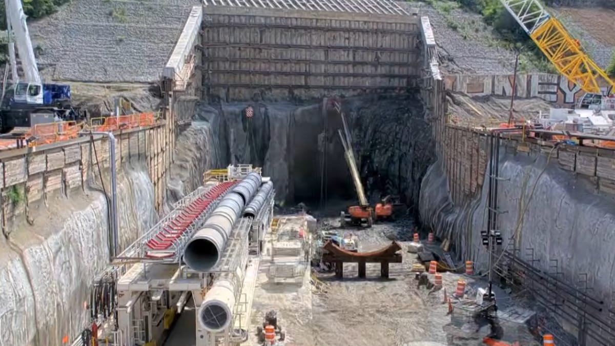 Com cerca de 150 metros de comprimento, máquina gigante integra projeto de US$ 16 bilhões para modernizar a ligação ferroviária entre Nova York e Nova Jersey (Reprodução: Gateway Development Commission/ YouTube)