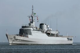 Por Marinha do Brasil - Navio-Escola Brasil (U27), CC BY-SA 2.0.