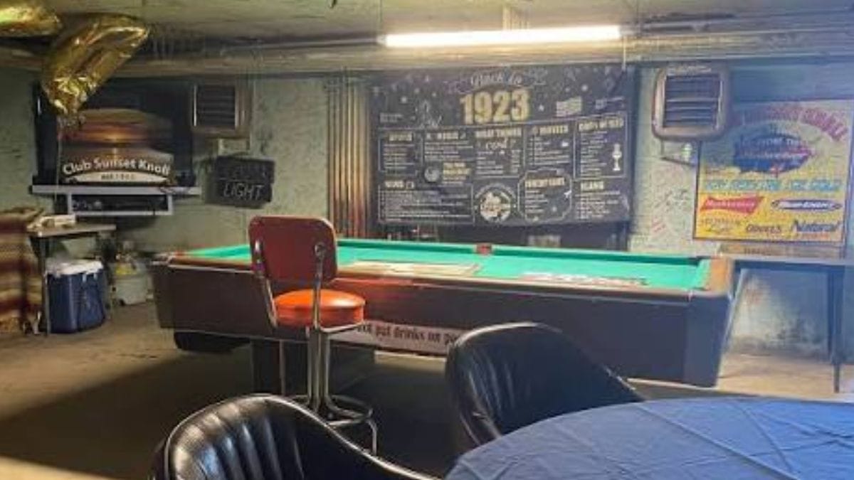 bar