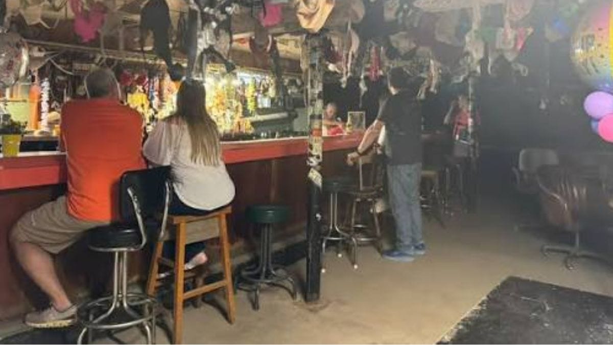 bar