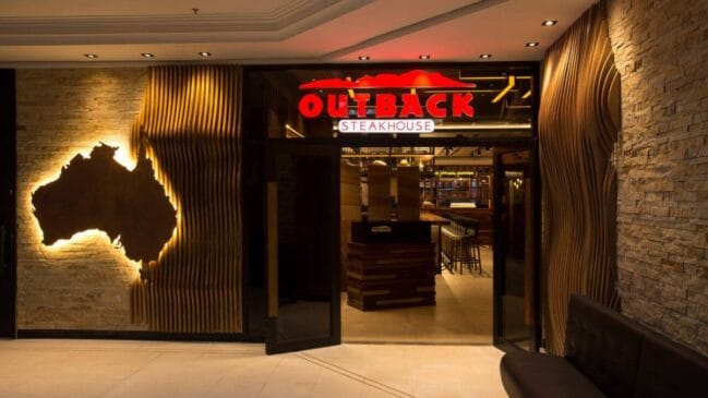 Outback inaugura primeiro restaurante de rua do interior do Brasil em Campinas; sócio da unidade começou como garçom há 15 anos na rede