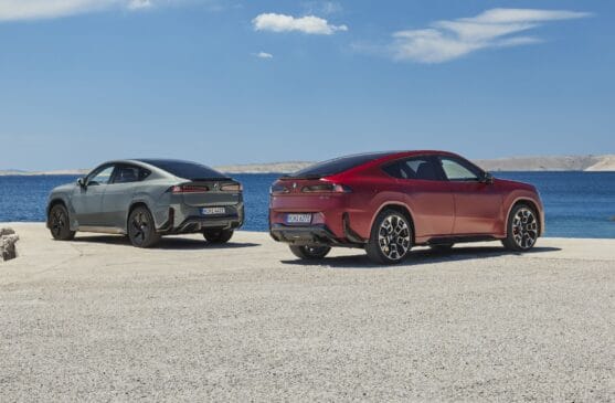 Sempre com dois motores elétricos – um em cada eixo –, o iX4 tem na versão topo de linha M60 xDrive 612 cavalos de potência e 89,3 kgfm de torque / Divulgação