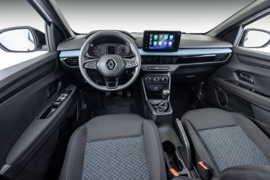 A versão Vibe do Kardian mantém o conjunto mecânico das demais configurações, com motor 1.0 TCe turbo de 125 cavalos de potência e 22,4 kgfm de torque, associado ao câmbio manual de 6 velocidades na Vibe / Divulgação
