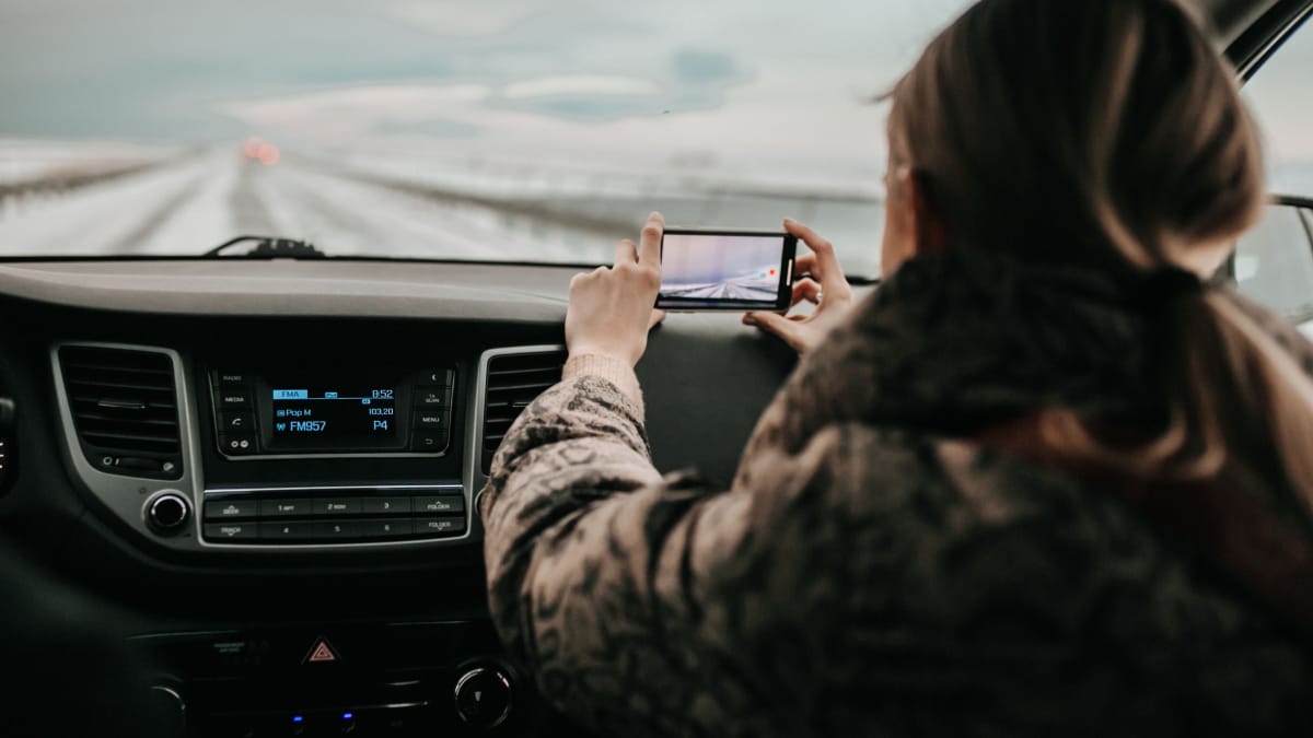 Droid DashCam utiliza a câmera do celular para registrar trajetos e pode incluir coordenadas GPS nos vídeos gravados (Foto: Pavel Danilyuk/ Pexels)