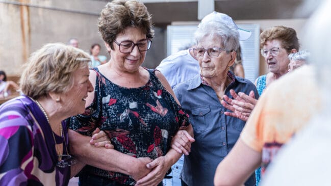 Dia do Idoso: hábitos simples podem ajudar a manter o cérebro ativo e preservar a memória ao longo do envelhecimento (Foto: Priscilla Cezar/ Pexels)