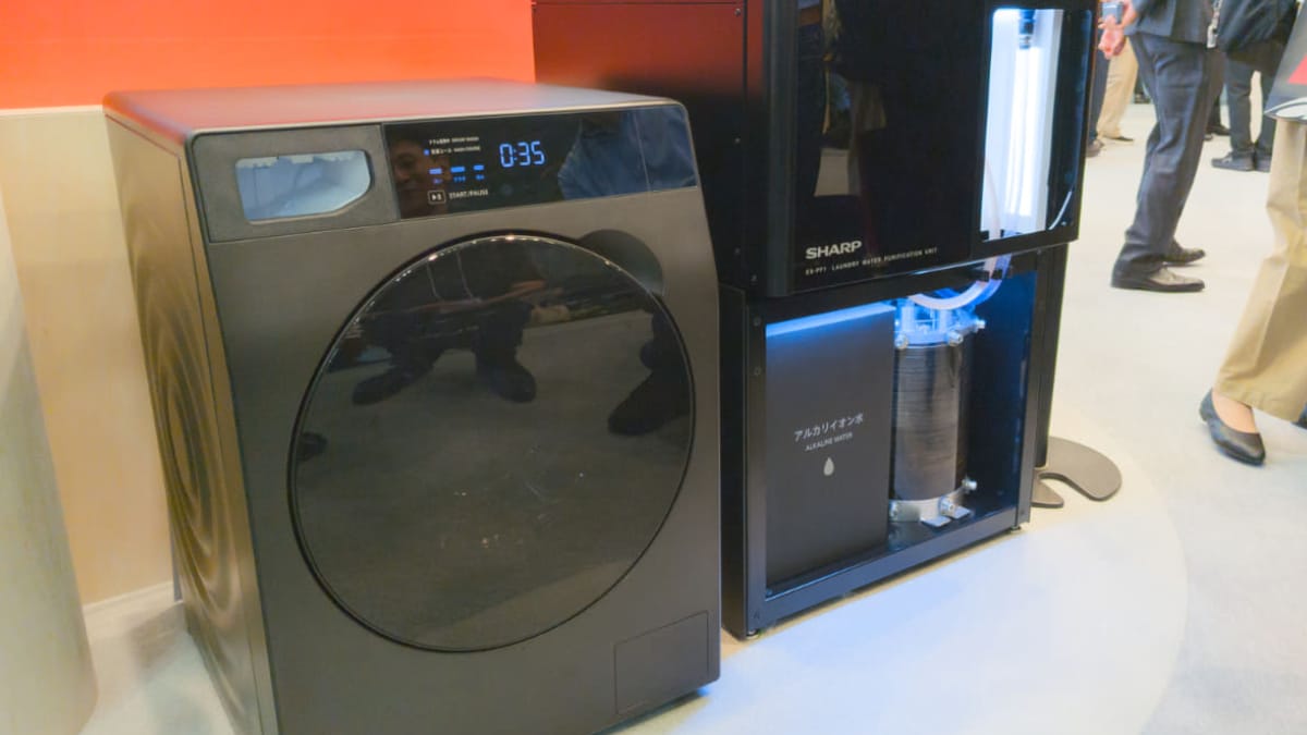 A nova máquina de lavar da Sharp aposta na recirculação de água para reduzir o desperdício e facilitar a instalação (Divulgação: Sharp)