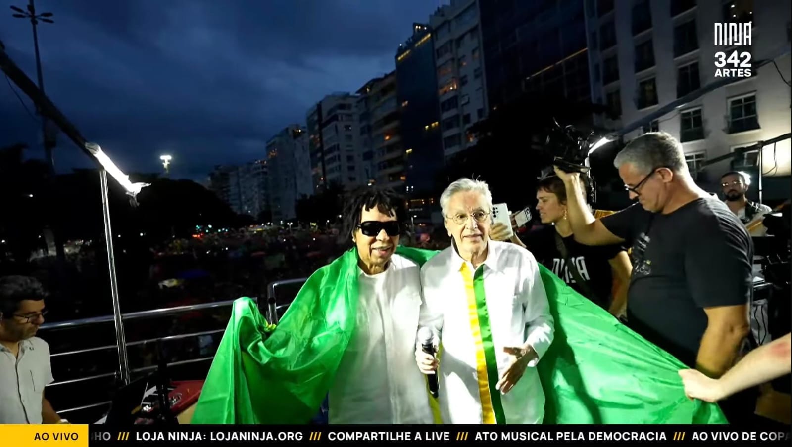 Caetano Veloso e Djavan se apresentaram depois de Jorge Vercillo, cantando juntos “Sina”, “Lilás” e “Linha do Equador”. Foto: Reprodução/YouTube/342 Artes