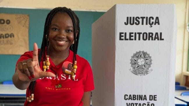 Ana Elisa ganhou projeção nas redes sociais com vídeos em que respondia a parlamentares de direita.