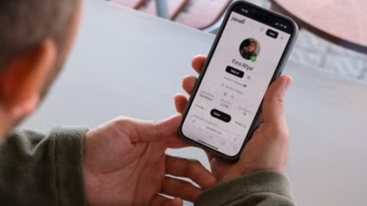 Desconfie de perfis desconhecidos antes de criar qualquer relação de confiança (Foto: Esra Afşar / Pexels)