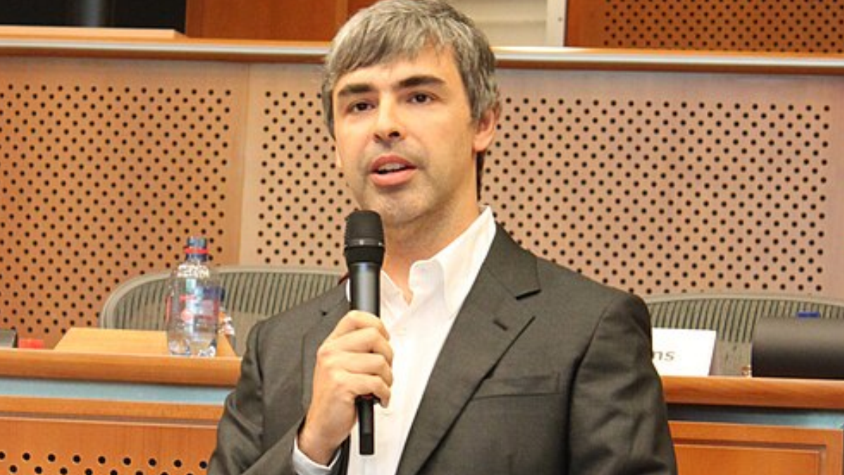 Larry Page fundou o Google ao lado de Brin e também transferiu estruturas ligadas aos seus negócios para fora da Califórnia (Foto: Marcin Mycielski / European Parliament / Wikimedia Commons)