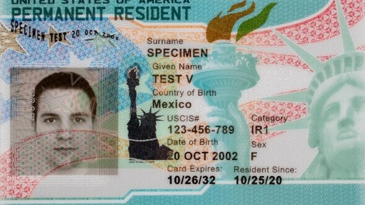 Depois de reunir fotografias, contratos e documentos conjuntos, o material era apresentado durante o processo migratório para tentar obter a residência permanente americana (Foto: USCIS / Wikimedia Commons / Imagem Ilustrativa)