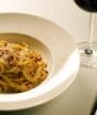 Macarrão à carbonara mega cremoso: aprenda a fazer a receita mais cremosa e irresistível