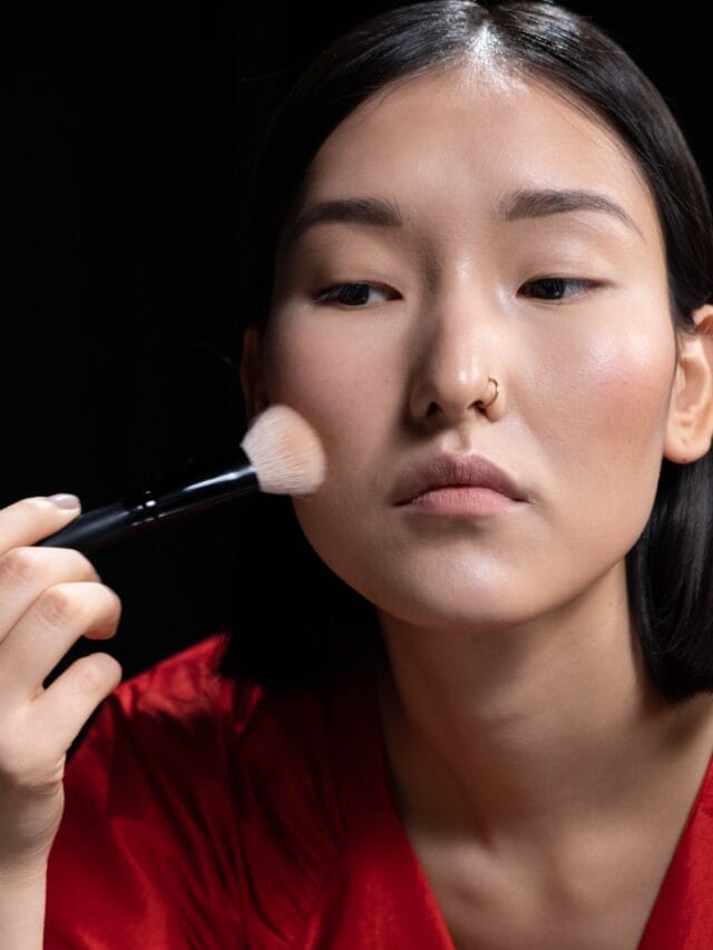 Boyfriend blush: como a técnica de maquiagem que imita o rubor natural do rosto rejuvenesce o visual e traz um ar de saúde