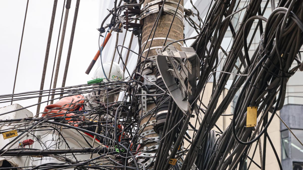 Multas por fiação irregular cresceram 1.034% em São Paulo, enquanto a Prefeitura reforça as medidas para combater o problema (Foto: Yuri Villaça/ Gazeta de S. Paulo)