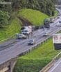 Acidente entre carretas provoca vazamento de soda cáustica, princípio de incêndio, interdição e 10 km de congestionamento no Rodoanel