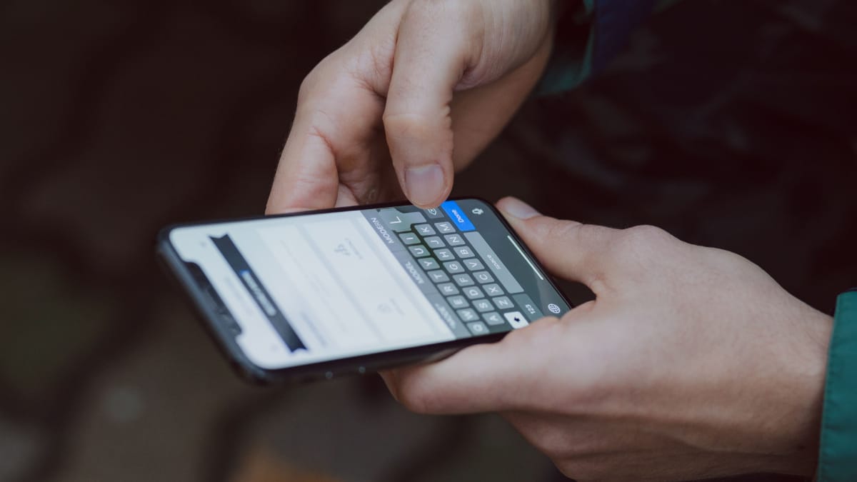 Celular bloqueado pode exibir prévias de mensagens sem precisar ser desbloqueado (Foto: freestocks.org/ Pexels)