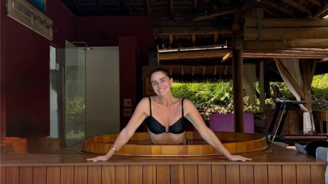 Giovanna Antonelli no ofurô da sua mansão/instagram.com/giovannaantonelli