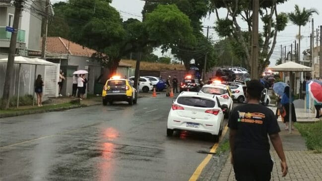 Homem armado faz ao menos 20 crianças reféns em escola infantil de Curitiba