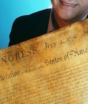 Homem paga R$ 13 por papel velho em brechó e descobre documento histórico avaliado em fortuna