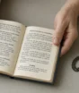 Distribuídos de graça, livretos da missa do papa em Lourdes são revendidos no Vinted e Le Bon Coin na França