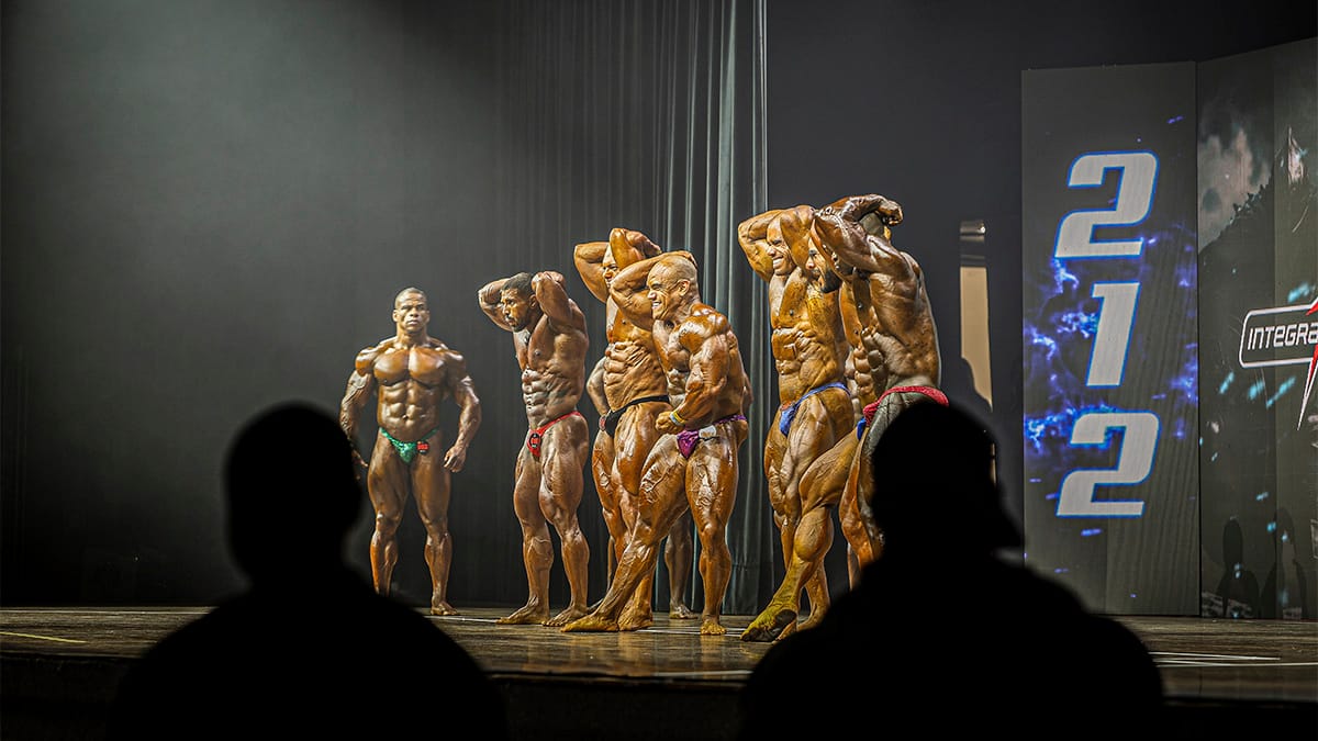Paralelamente ao show de fisiculturismo, a Mr. Olympia Brasil Expo 2026 movimentou os pavilhões do Anhembi com as maiores marcas de nutrição esportiva do mercado, oferecendo lançamentos, degustações e interações diretas com atletas de elite