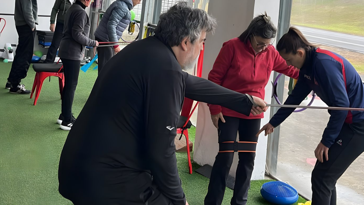 Exercícios são planejados de acordo com as condições físicas e o nível de autonomia apresentado por cada aluno (Foto: Divulgação / RA Gymnasio)