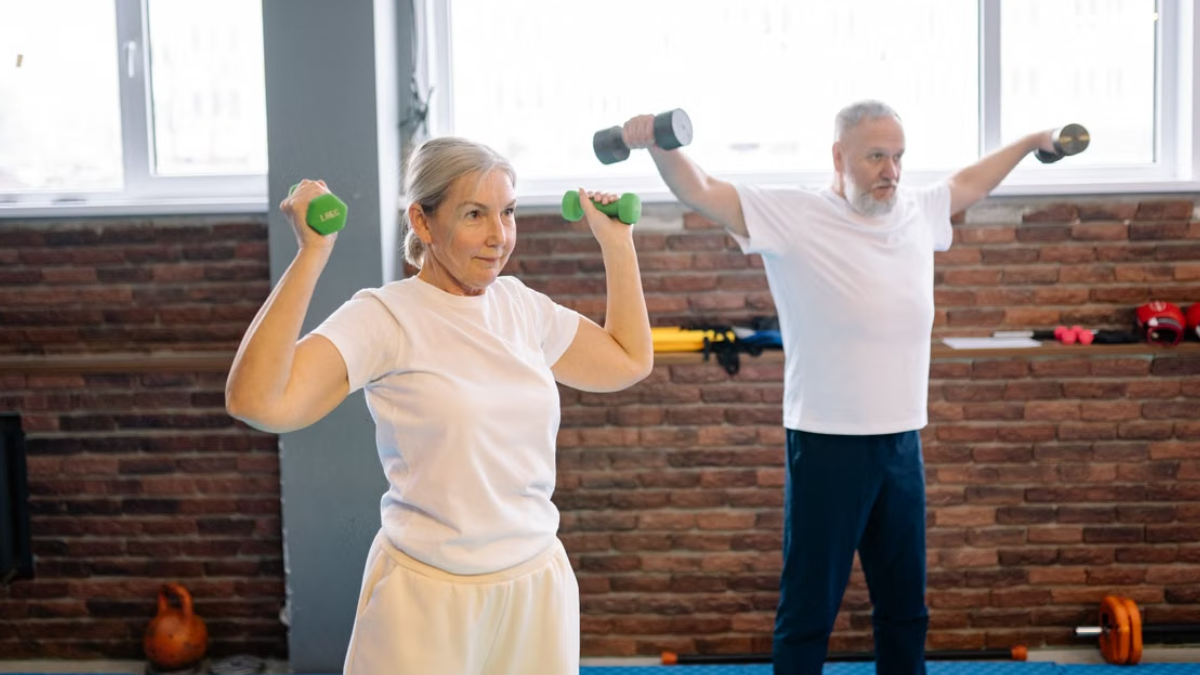 O treinamento de resistência ajuda a aumentar a força e pode facilitar movimentos necessários nas atividades realizadas ao longo do dia (Foto: Yan Krukau / Pexels)