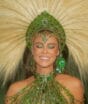 Passagem de faixa e selinho: Paolla Oliveira é coroada Rainha de Bateria da Imperatriz Leopoldinense diretamente das mãos de Iza