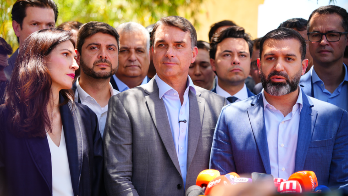 O canal de WhatsApp “Tropa do Flávio” é investigado por possível distribuição coordenada de conteúdo eleitoral durante a campanha (Foto: Vittor Sales / Fotos Públicas)