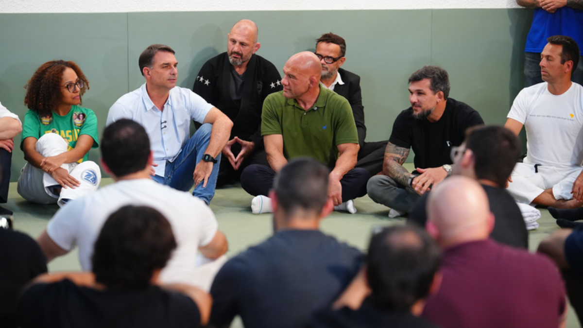 Após derrota para Lula, Flávio Bolsonaro ficará sem mandato pela primeira vez em 24 anos e perderá foro privilegiado em 2027 (Foto: Vittor Sales / Fotos Públicas)