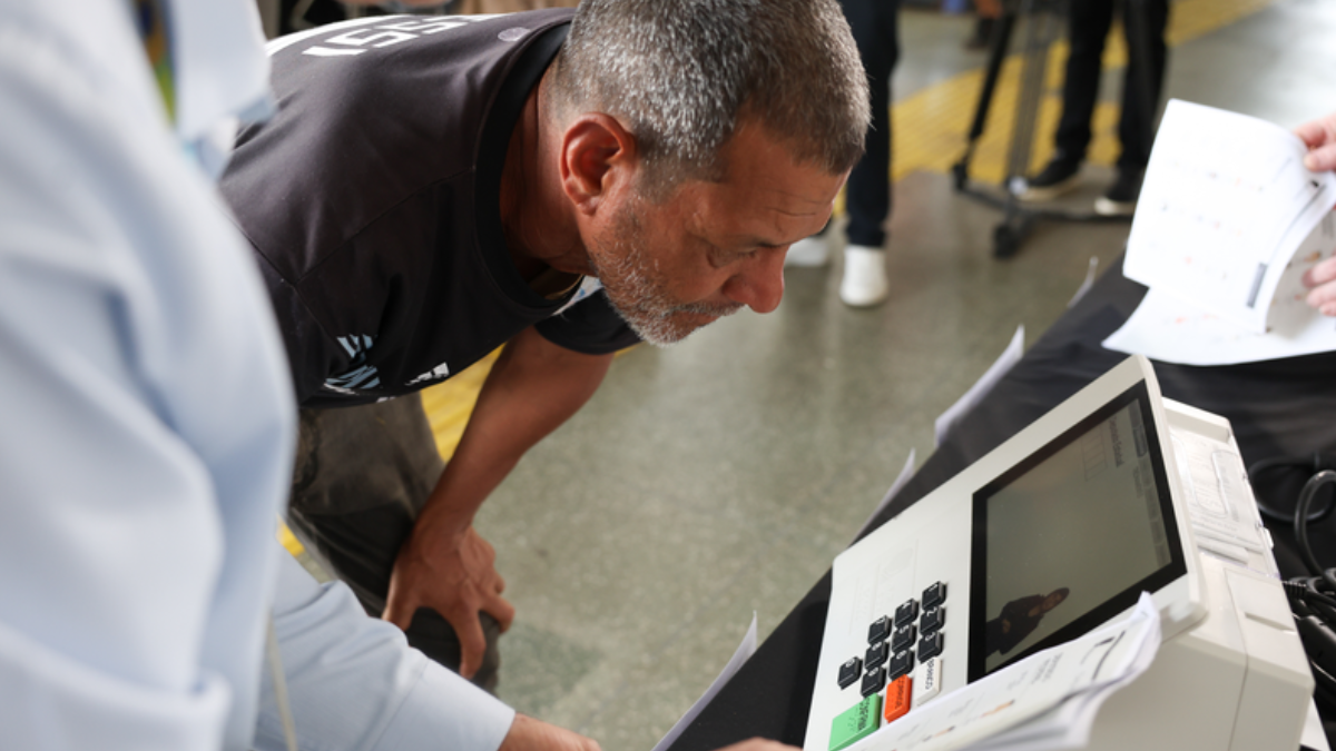 O TSE pediu dados ao Facebook e à Shopee para investigar possível abuso de poder e uso indevido dos meios de comunicação (Foto: Valter Campanato / Agência Brasil)