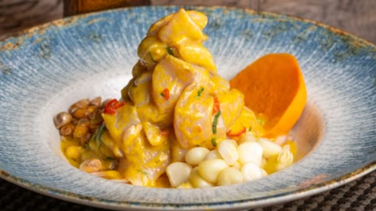 O ceviche de chochos ocupa atualmente a primeira posição entre as comidas peruanas de pior avaliação no TasteAtlas, enquanto o cuy frito aparece em terceiro lugar (Foto: Nano Erdozain / Pexels)