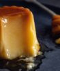 Pudim de pão no liquidificador é a receita simples que aproveita o pão amanhecido e leva poucos ingredientes para preparar uma sobremesa com calda de caramelo em casa