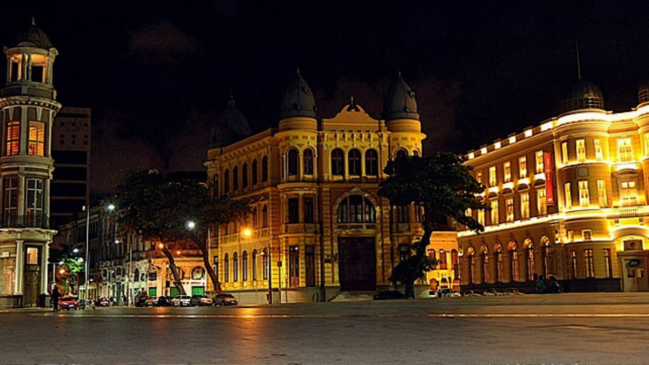 Conjunto arquitetônico do Recife Antigo reúne construções históricas que fazem parte de um dos principais destinos turísticos de Pernambuco (Foto: Eduardo Domingos – Wikimedia Commons)